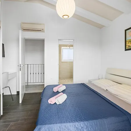 Villa Mila In With Sea View And Private Pool Only 300 Meters From The *
