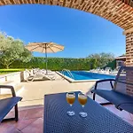 Mila In With Sea View And Private Pool Only 300 Meters From The * ميدولين