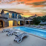 فيلة Mila In With Sea View And Private Pool Only 300 Meters From The