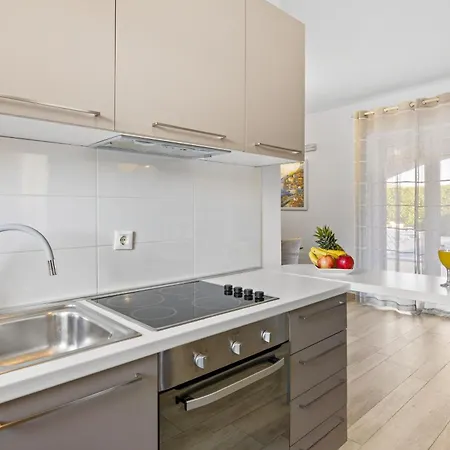 Mila In With Sea View And Private Pool Only 300 Meters From The * Medulin