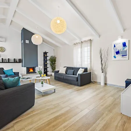 Mila In With Sea View And Private Pool Only 300 Meters From The Villa Medulin