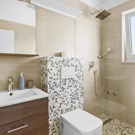 Mila In With Sea View And Private Pool Only 300 Meters From The Medulin