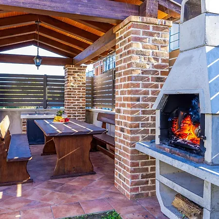 Mila In With Sea View And Private Pool Only 300 Meters From The Villa Medulin