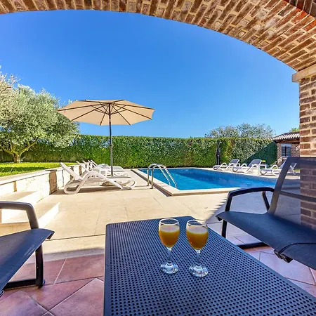 Mila In With Sea View And Private Pool Only 300 Meters From The * Medulin