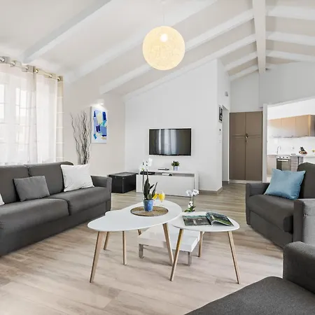 Mila In With Sea View And Private Pool Only 300 Meters From The Villa