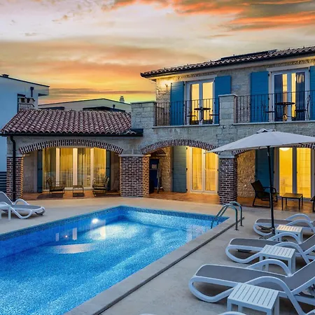 Villa Mila In With Sea View And Private Pool Only 300 Meters From The Medulin