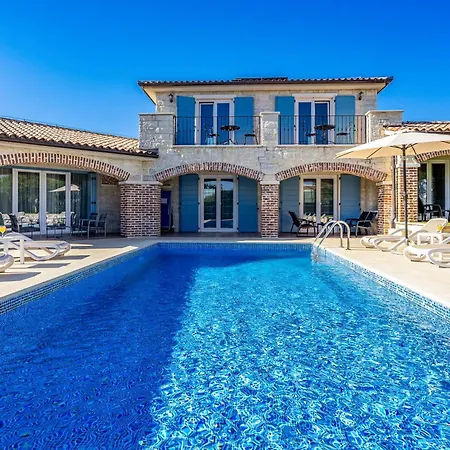 Mila In With Sea View And Private Pool Only 300 Meters From The