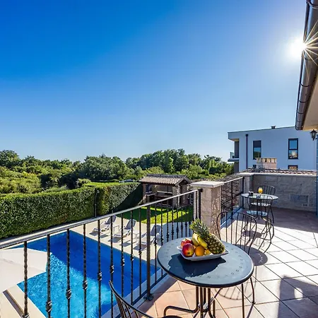 Mila In With Sea View And Private Pool Only 300 Meters From The Medulin