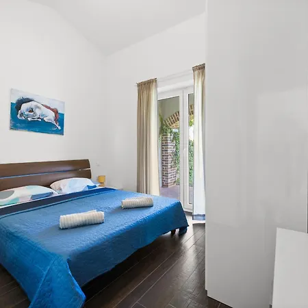 Mila In With Sea View And Private Pool Only 300 Meters From The Villa