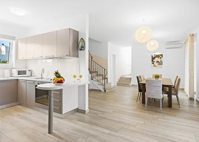 Villa Mila In With Sea View And Private Pool Only 300 Meters From The Medulin