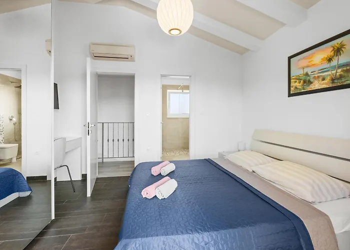 Villa Mila In With Sea View And Private Pool Only 300 Meters From The *