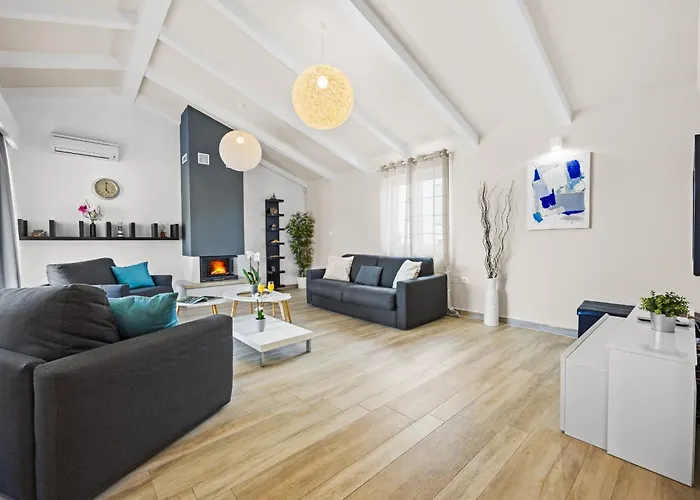 Mila In With Sea View And Private Pool Only 300 Meters From The Villa Medulin