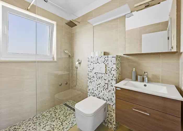 Mila In With Sea View And Private Pool Only 300 Meters From The