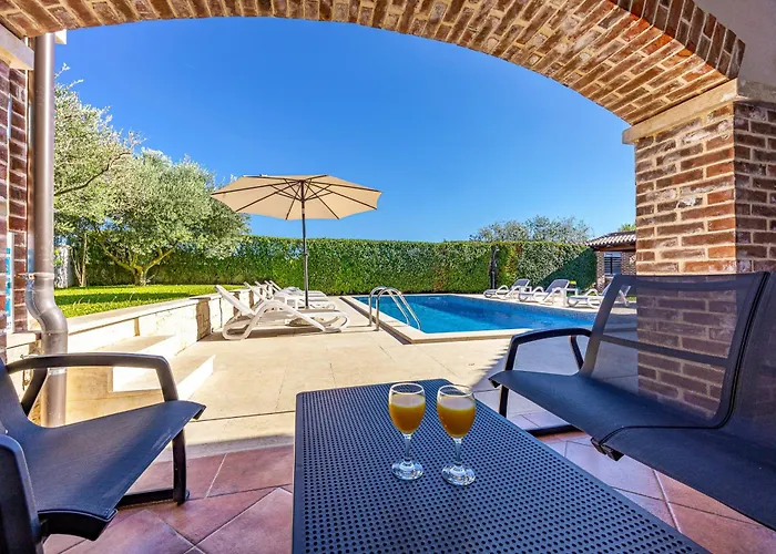 Mila In With Sea View And Private Pool Only 300 Meters From The * Medulin