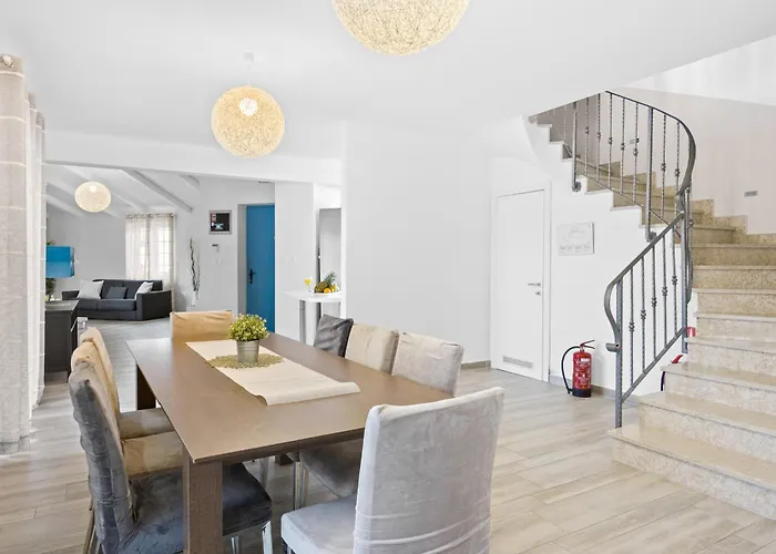 Mila In With Sea View And Private Pool Only 300 Meters From The Villa Medulin