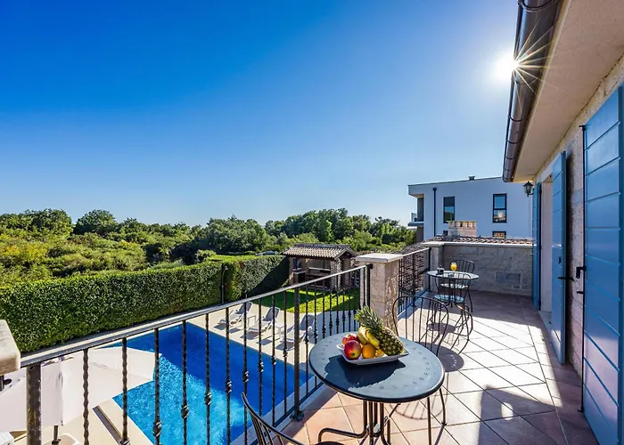 Mila In With Sea View And Private Pool Only 300 Meters From The Medulin