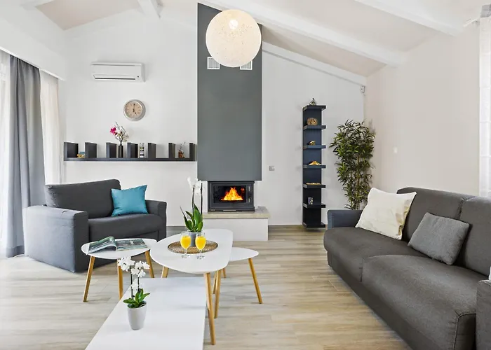 Villa Mila In With Sea View And Private Pool Only 300 Meters From The *