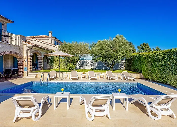 Mila In With Sea View And Private Pool Only 300 Meters From The *